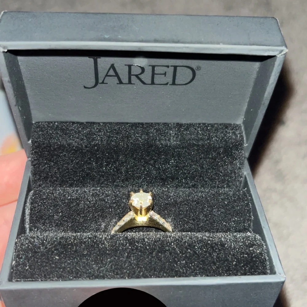 Diamond ring - Picture 2 of 5